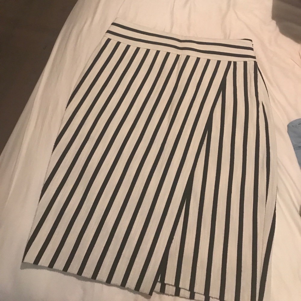 Ann Taylor B&W striped pencil skirt - brand new