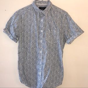 Short sleeve button down