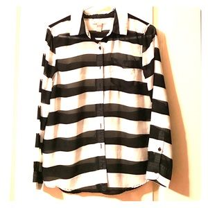 Banana Republic sheer button up blouse. Sz S