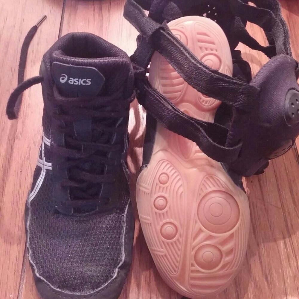Asics boys wrestling shoes and headgear