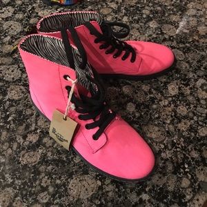 NEW Dr. Martens AirWair Hot Pink Boots📌SZ 8