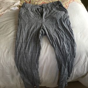 High waisted, black and white, cut off pants.