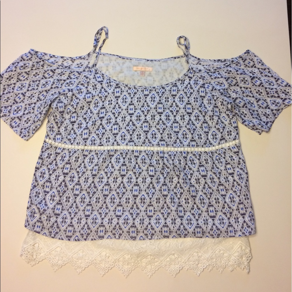 Skies are blue "Langlock Cold Shoulder Top"