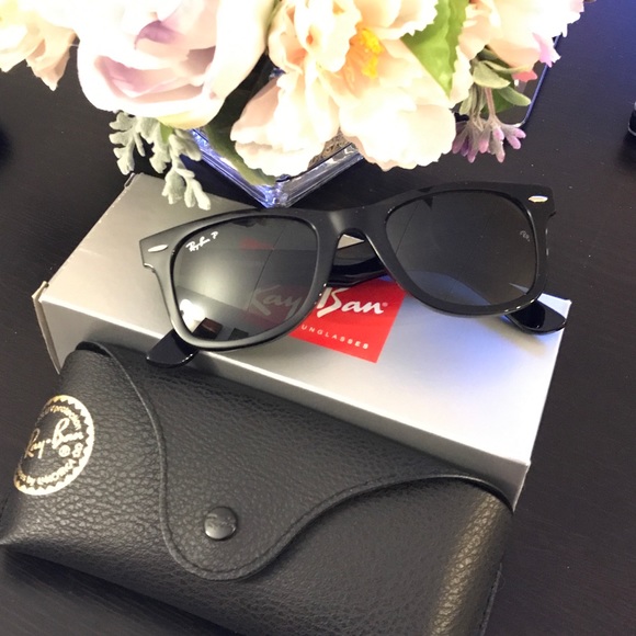 BRAND NEW Ray Ban Polarized Black Wayfarer main image 4