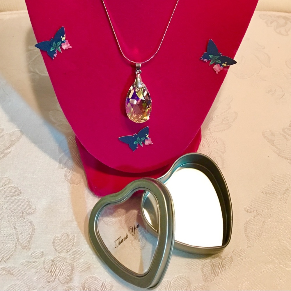Crystal pendant w/chain