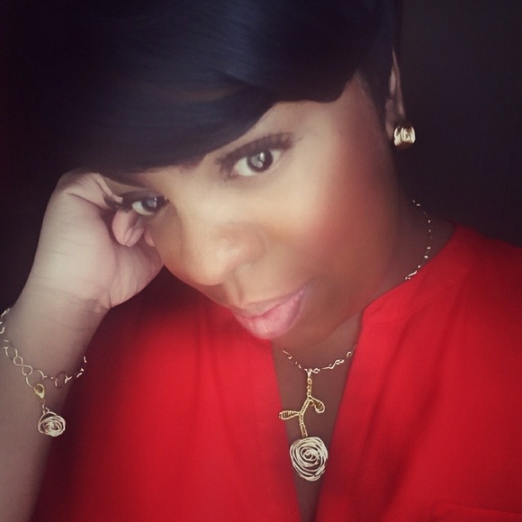 Handmade Wire Necklace - Picture 2 of 2