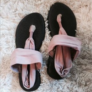 pink sanuk yoga sandals