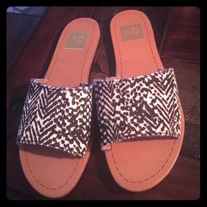 DV- Target Sandals