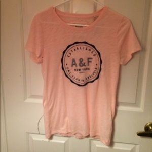 NWT Abrocrombie & Fitch tee shirt