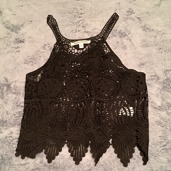 🔥 Black Lace Crop Tank - Picture 2 of 2