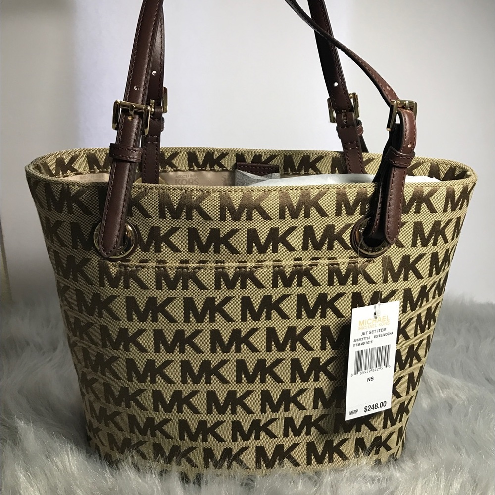 ❤️SOLD❤️ micheal kors bag tan color medium size - Picture 1 of 6