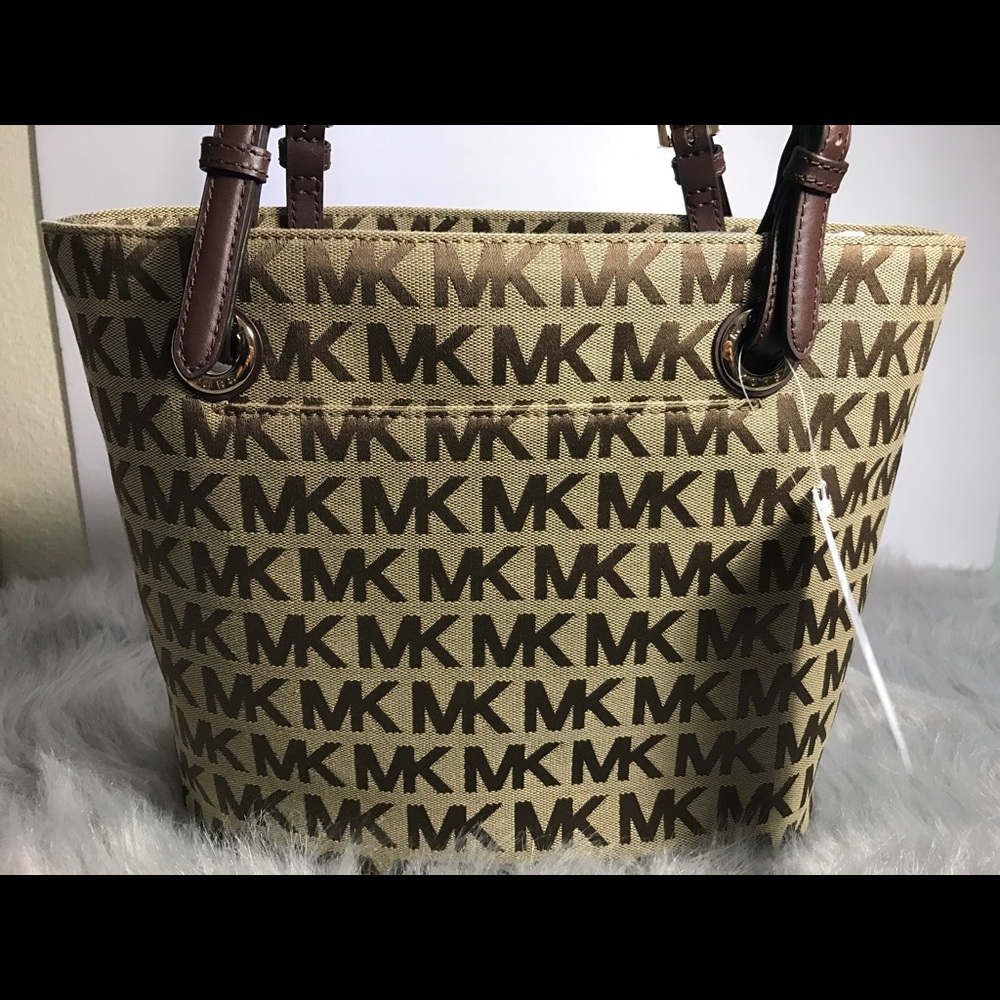 ❤️SOLD❤️ micheal kors bag tan color medium size - Picture 2 of 6