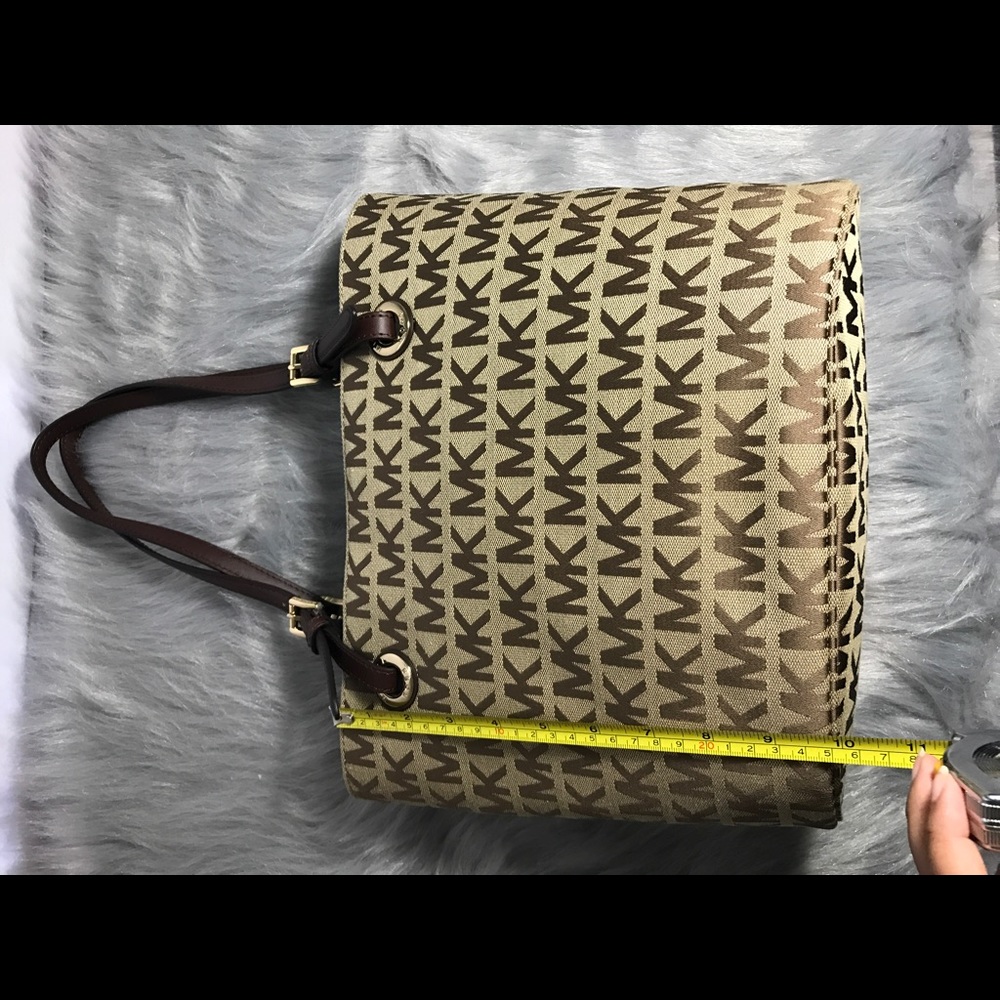 ❤️SOLD❤️ micheal kors bag tan color medium size - Picture 3 of 6