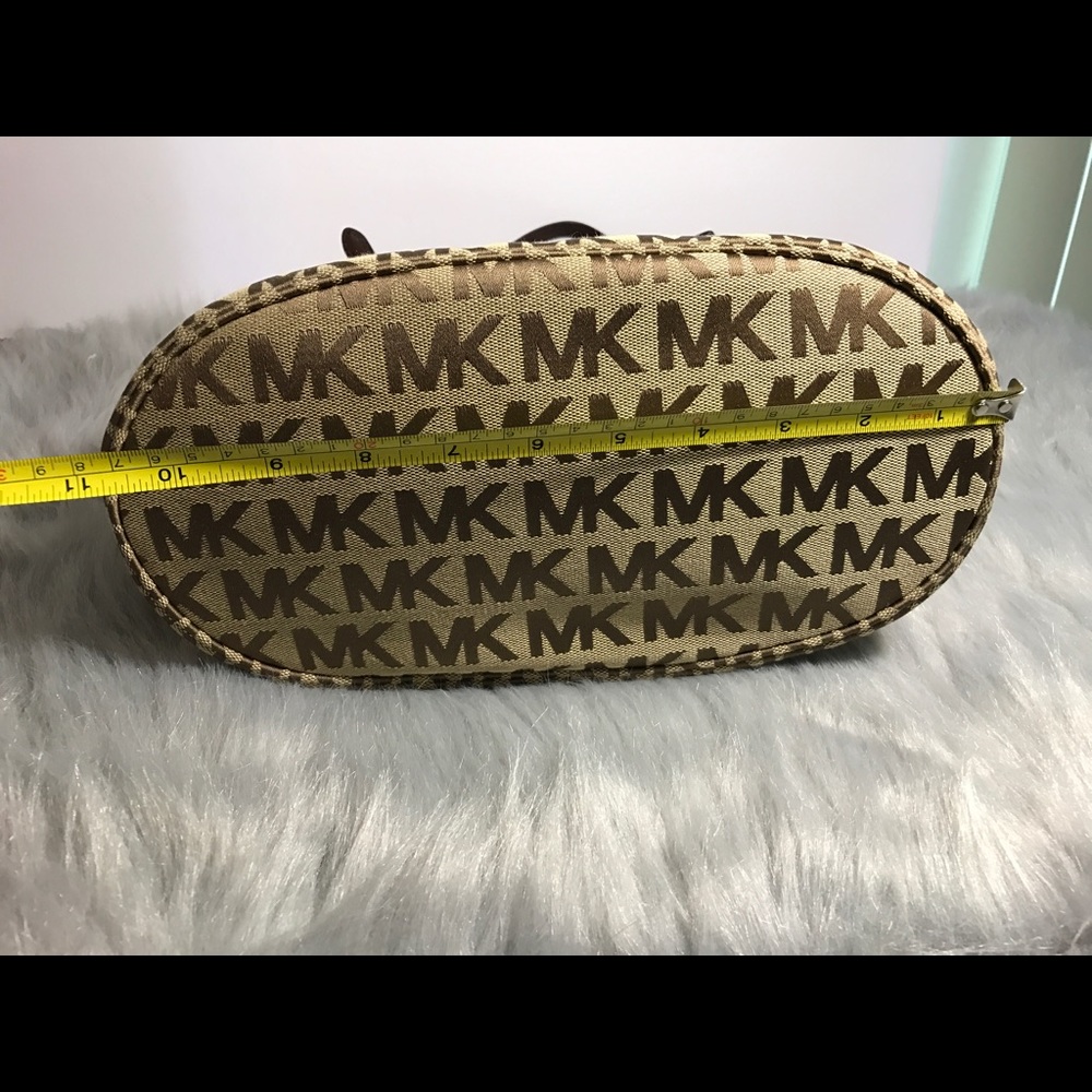 ❤️SOLD❤️ micheal kors bag tan color medium size - Picture 5 of 6