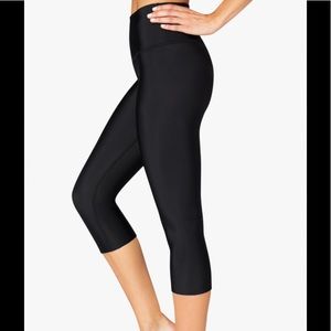 NWT Beyond Yoga Lux Compression Capri Leggings