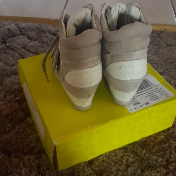 New - Picture 2 of 4