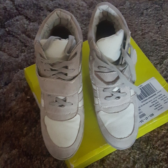 New - Picture 3 of 4