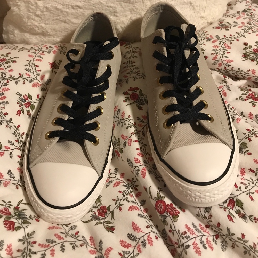 Converse ! Men's size 9 !