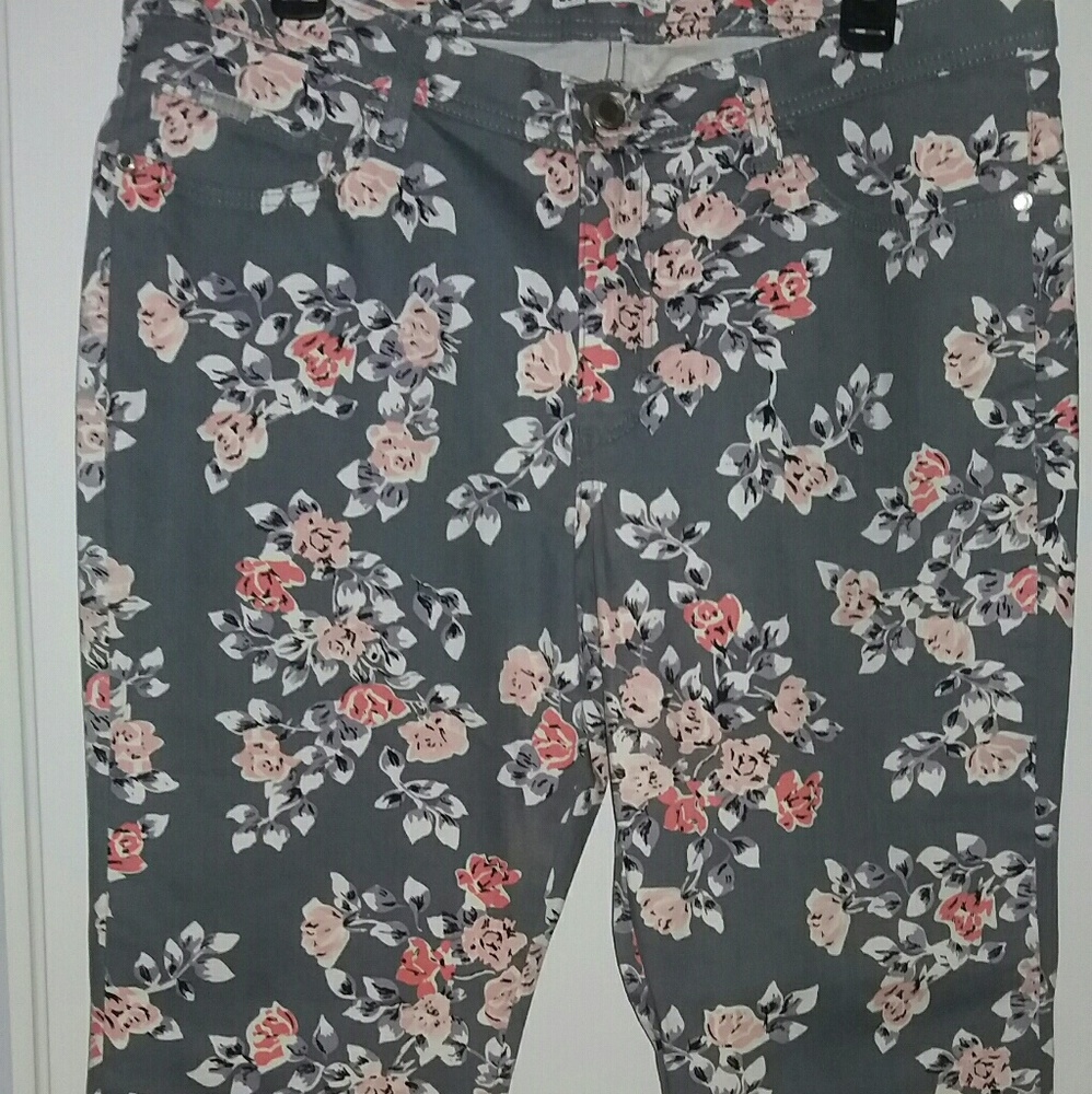 Womens Capris Lees