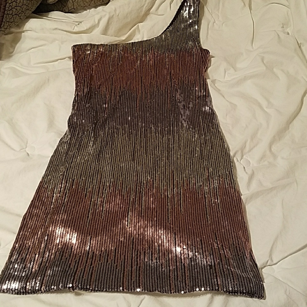 Dress - Picture 2 of 4