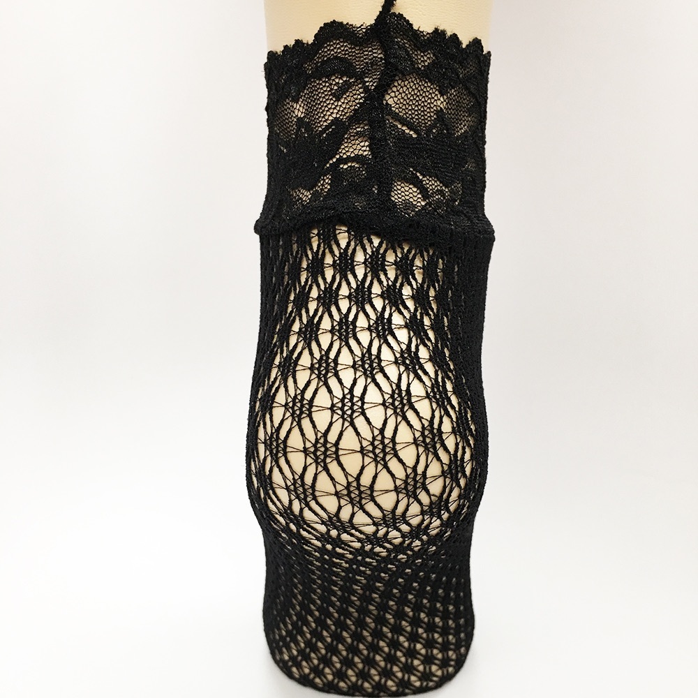 Cute Fishnet Ankle Socks With Ruffles - Picture 2 of 5