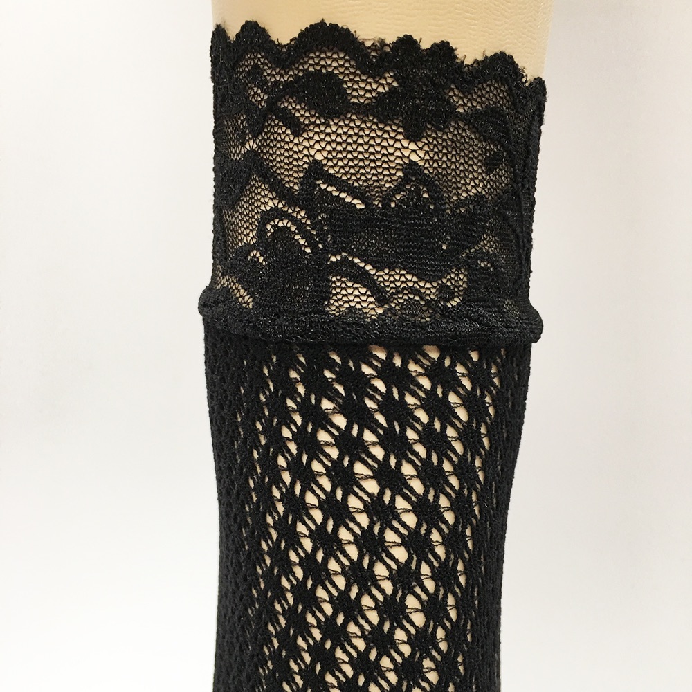 Cute Fishnet Ankle Socks With Ruffles - Picture 3 of 5