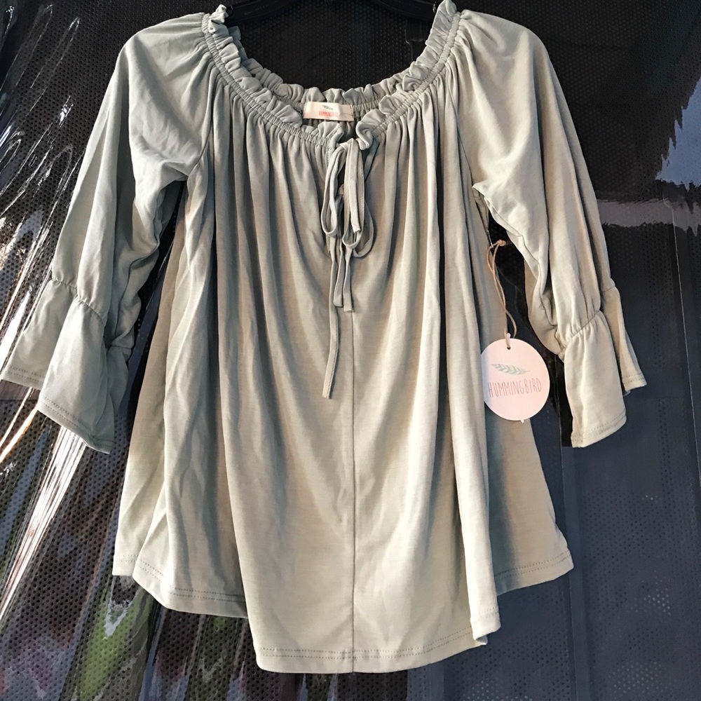 Cute top with tie front and beautiful sleeves