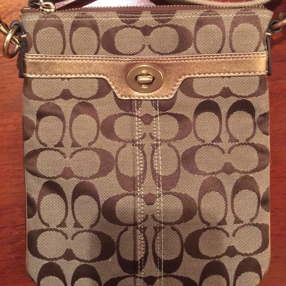 Coach signature cross body with gold details - Picture 2 of 5