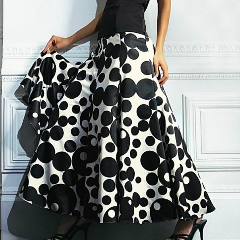 GORGEOUS BLACK & WHITE SKIRT