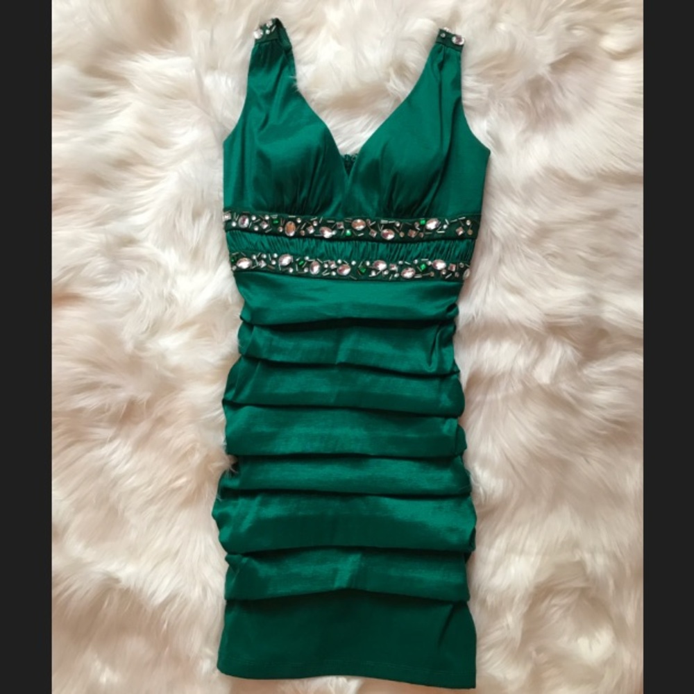Green w/rhinestones Jodi Kristopher cocktail dress
