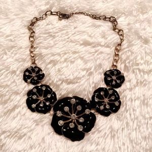 Large Flowered Necklace 🖤