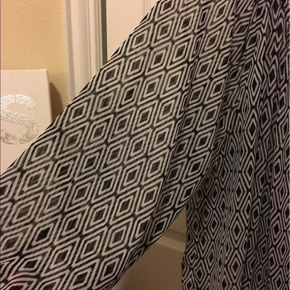 Sheer pullover blouse - Picture 2 of 3