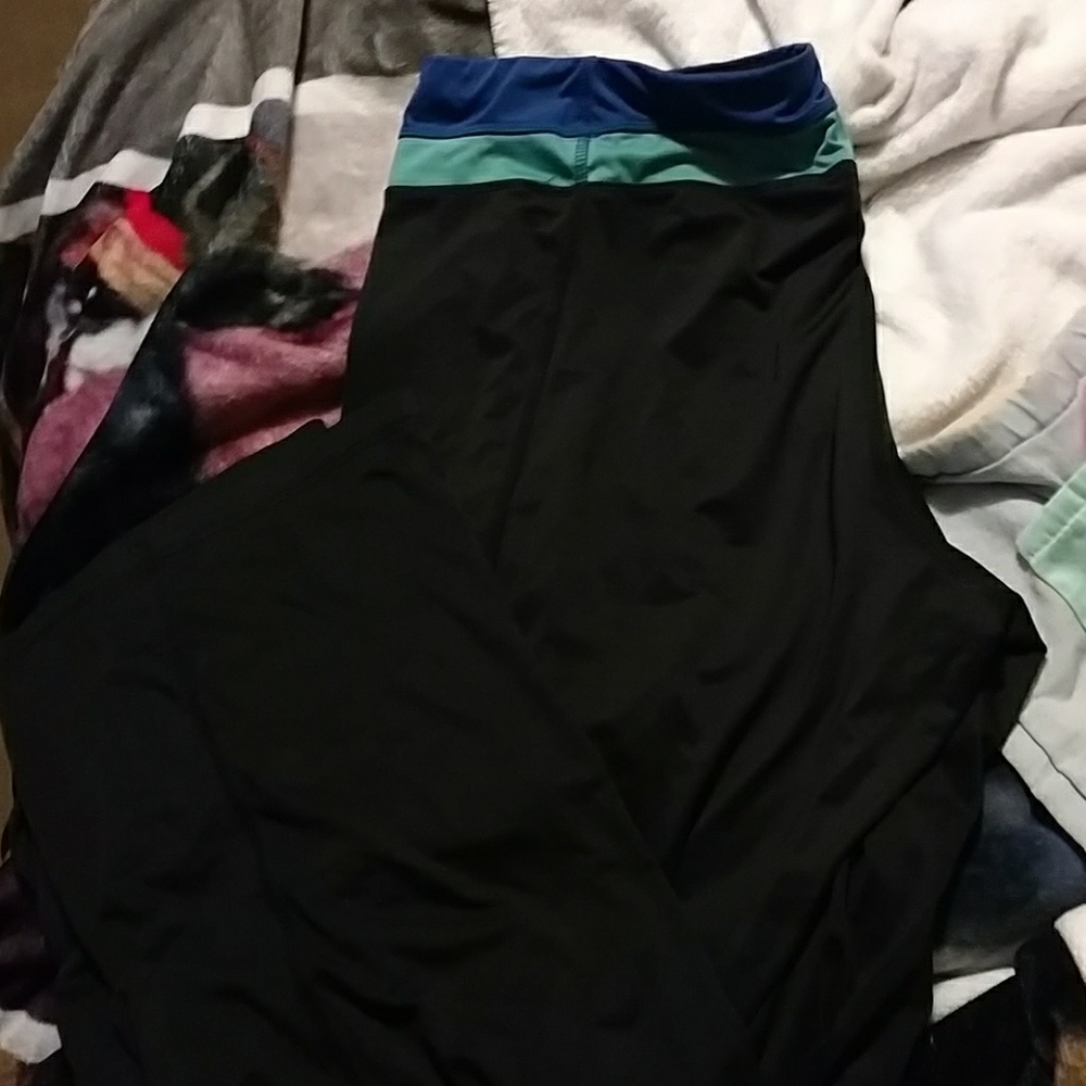 Wicking material yoga pants