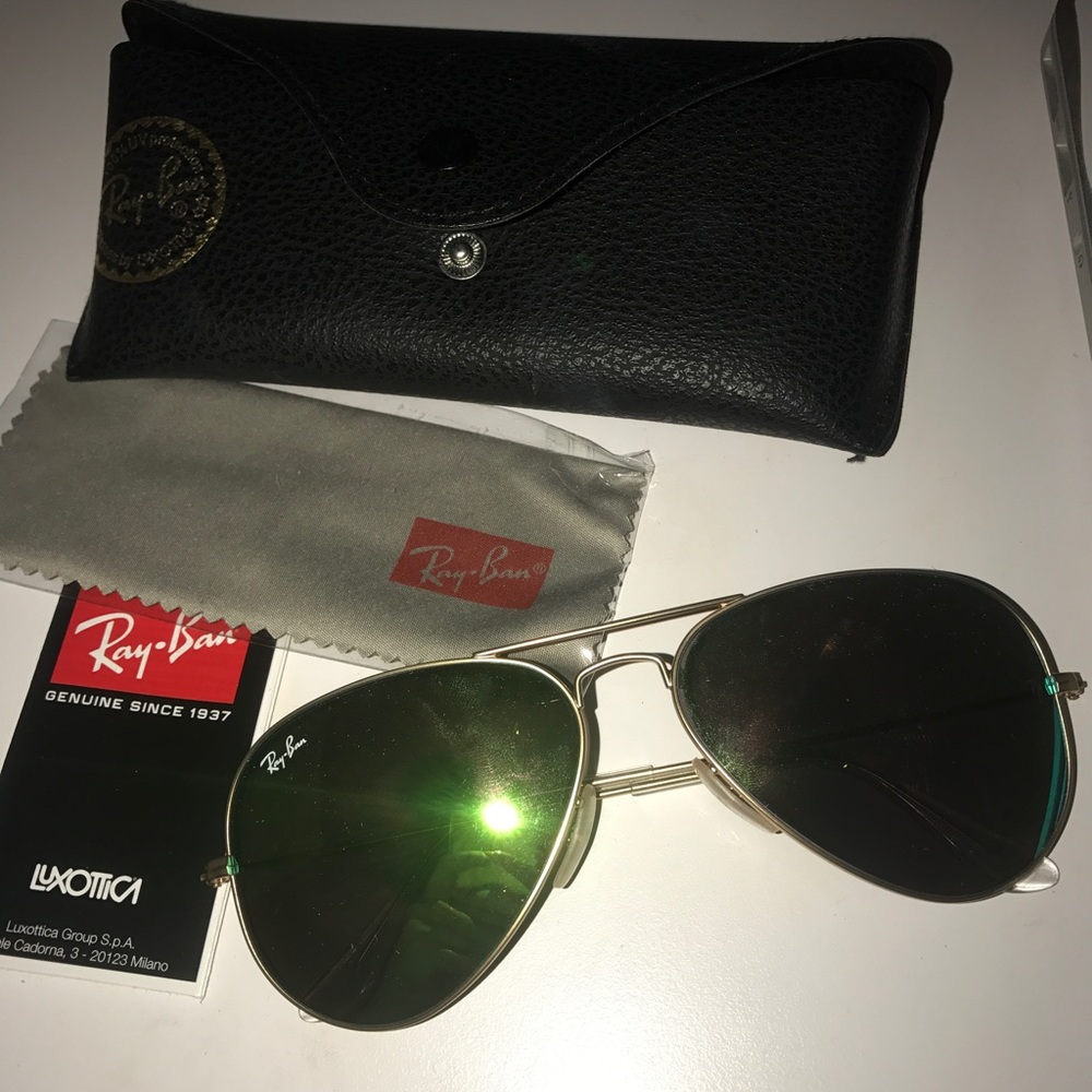 🌸NWT Green Ray Bans