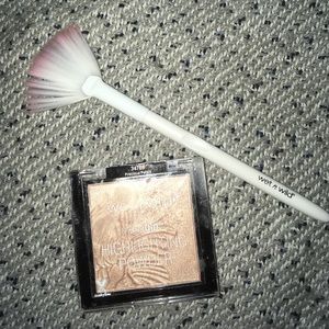wet n wild megaglo highlight + fan brush