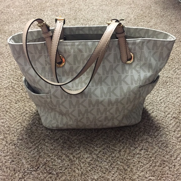 Michael Kors Large White Monogram Jersey Tote - Picture 2 of 8