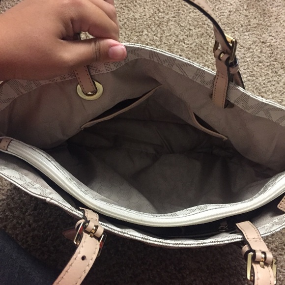 Michael Kors Large White Monogram Jersey Tote - Picture 6 of 8