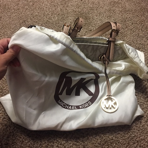 Michael Kors Large White Monogram Jersey Tote - Picture 8 of 8
