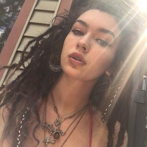 Meet your Posher, Cierra