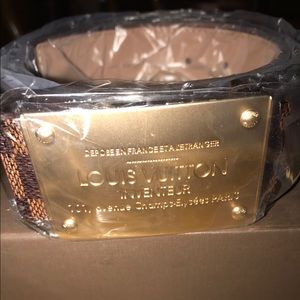 Louie Vuitton Belt fits 44