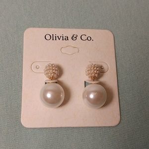 OLIVIA & CO: Pearl and Gold PEEKABOO Earrings