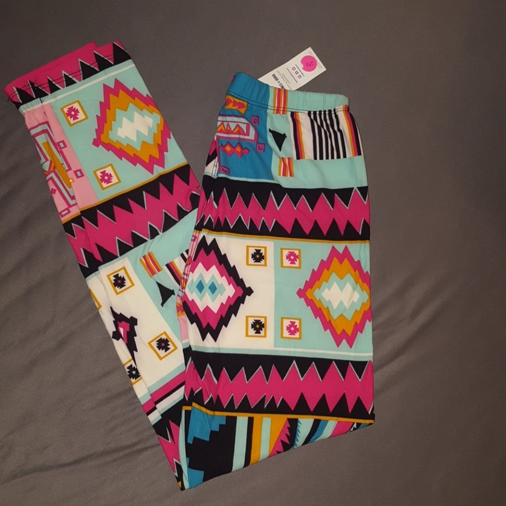 NWT. Agnes & Dora Aztec Print Leggings
