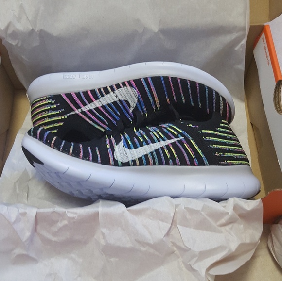 Nike Free RN Flyknit Women Running Shoes - Picture 2 of 4