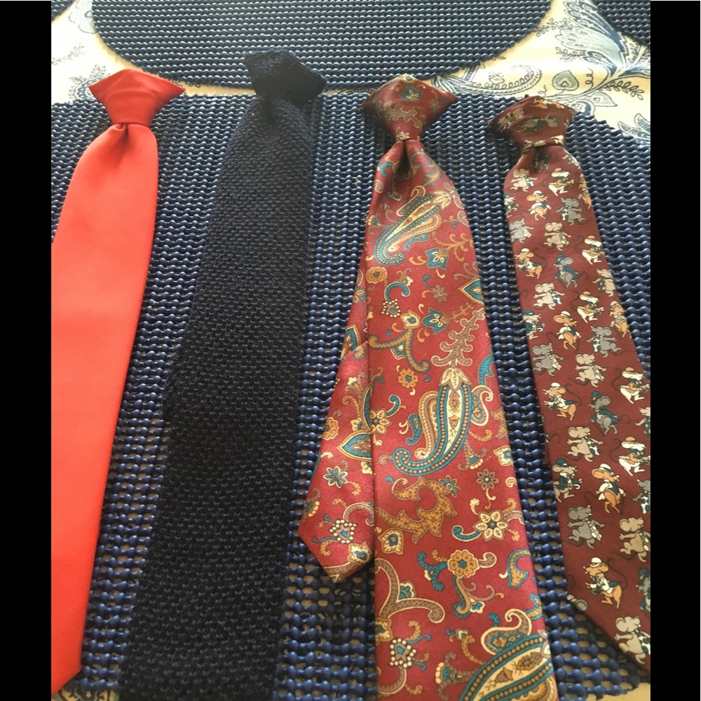 4 kids ties clip ons !!