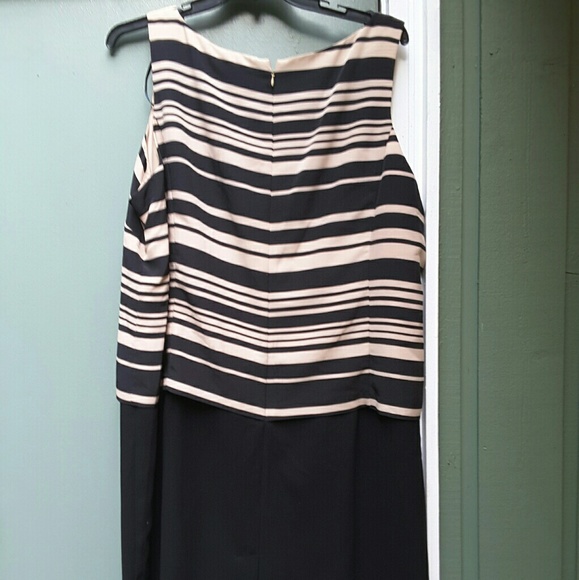STUDIO Ladies Crepe Black and Tan Dress sz 22W - Picture 2 of 4