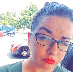 Meet your Posher, Casey