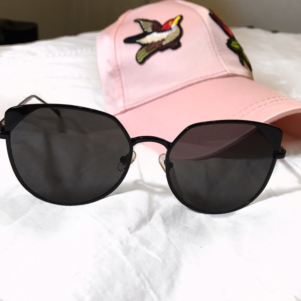 Cat eye sunglasss NWOT