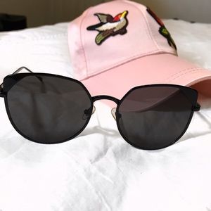 Cat eye sunglasss NWOT