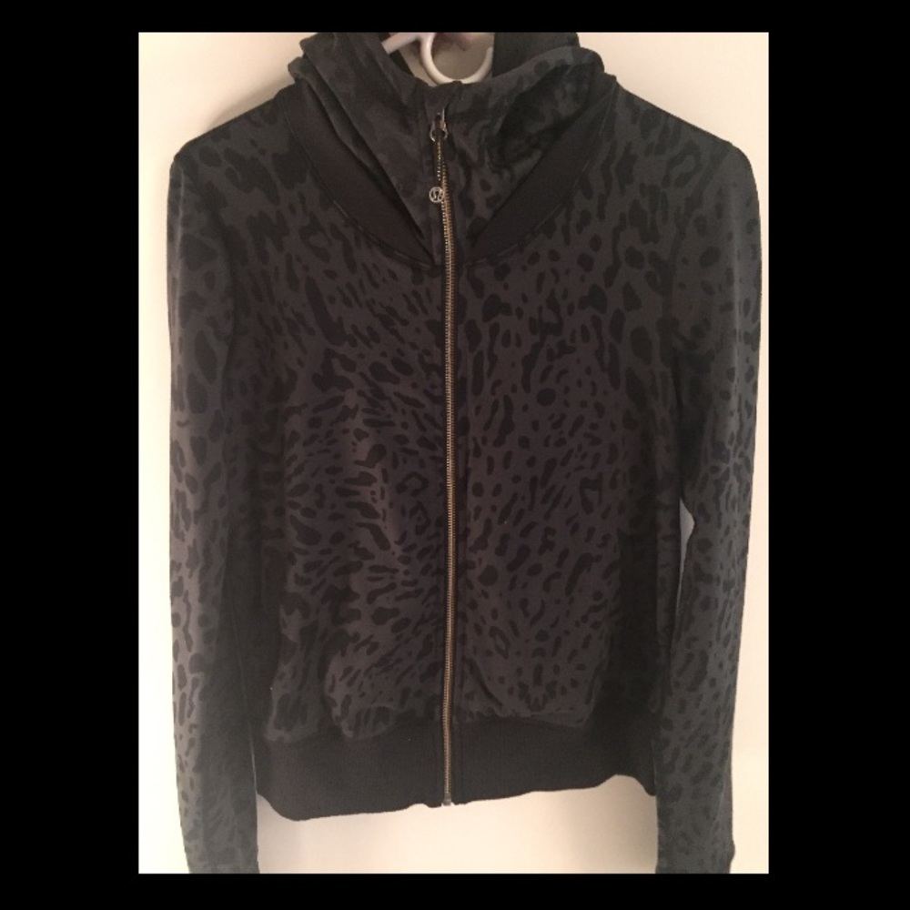 Lulu lemon zip up hoodie! Like new