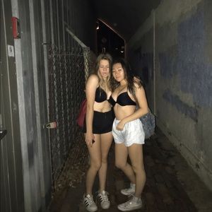 Meet your Posher, Elaina